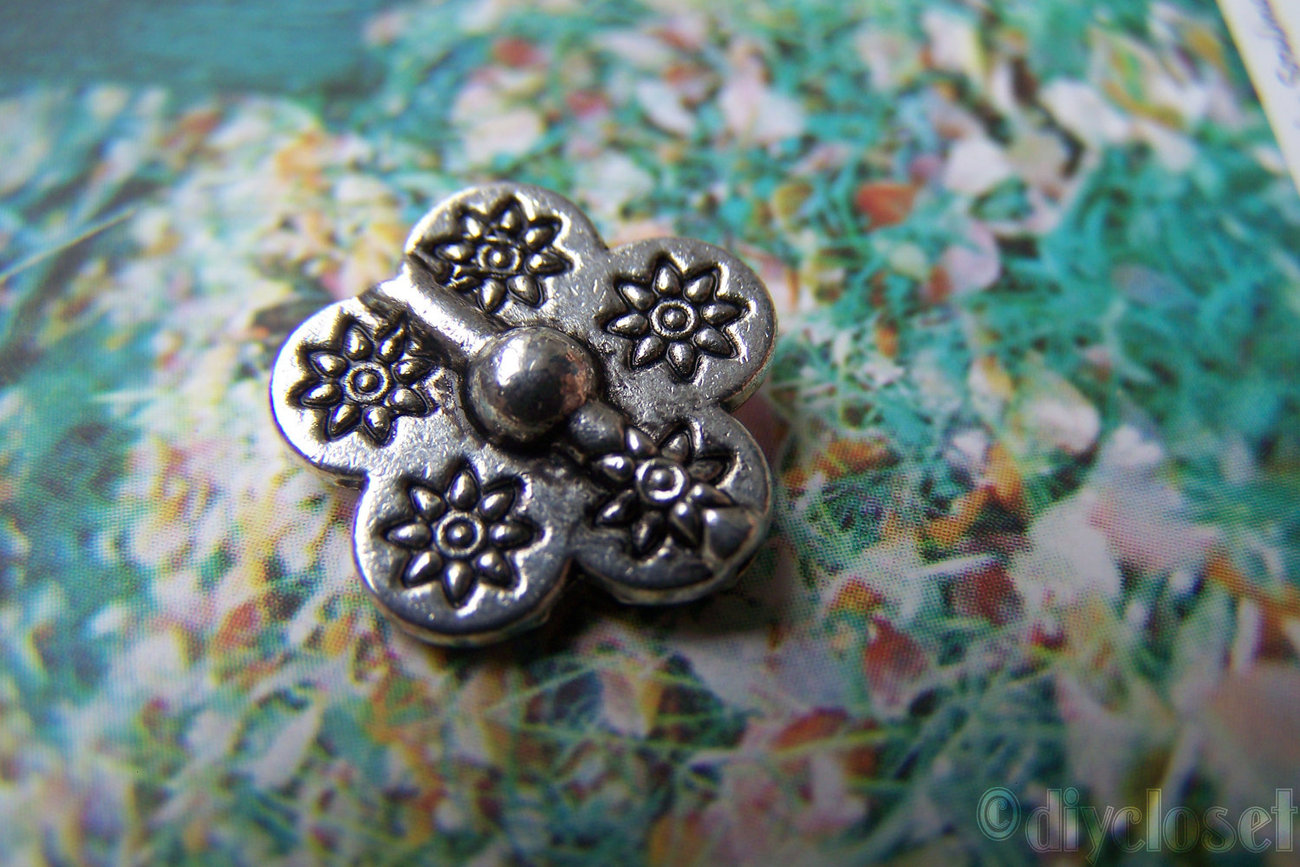 20 Pcs Of Tibetan Silver Antique Silver 3D Five Leaf Flower Charms