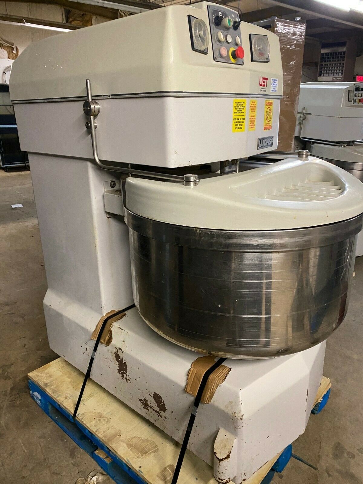 Lucks SM160 Commercial Large Volume Bakery Spiral Dough Mixer 352 Lbs