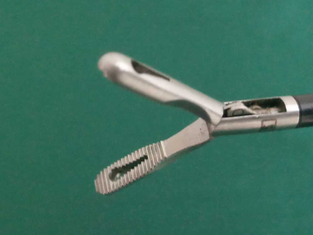 Laparoscopic Atraumatic Fenestrated Serrated Grasper Forceps