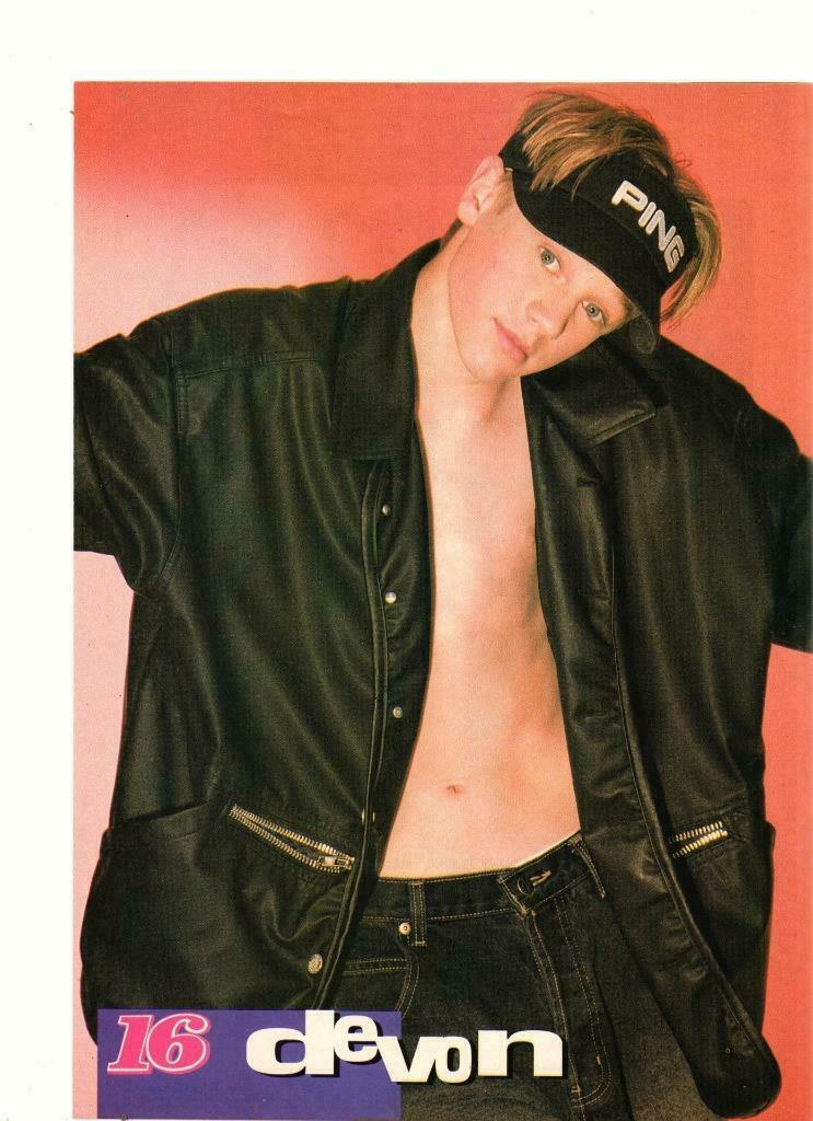 Devon Sawa Teen Magazine Pinup Clipping Shirtless Black Leather Jacket Mag Contemporary