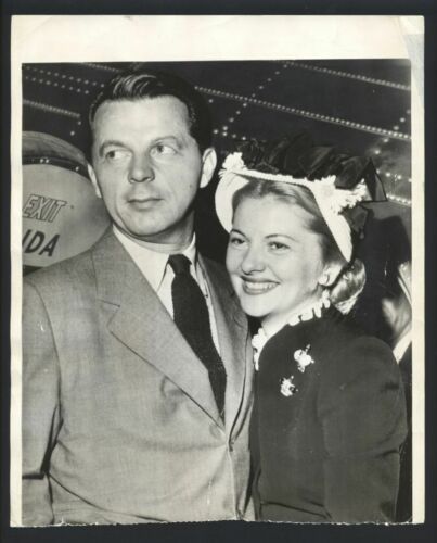 Lot of (5) 1940s Original Photo JOAN FONTAINE & WILLIAM DOZIER Ivanhoe ...