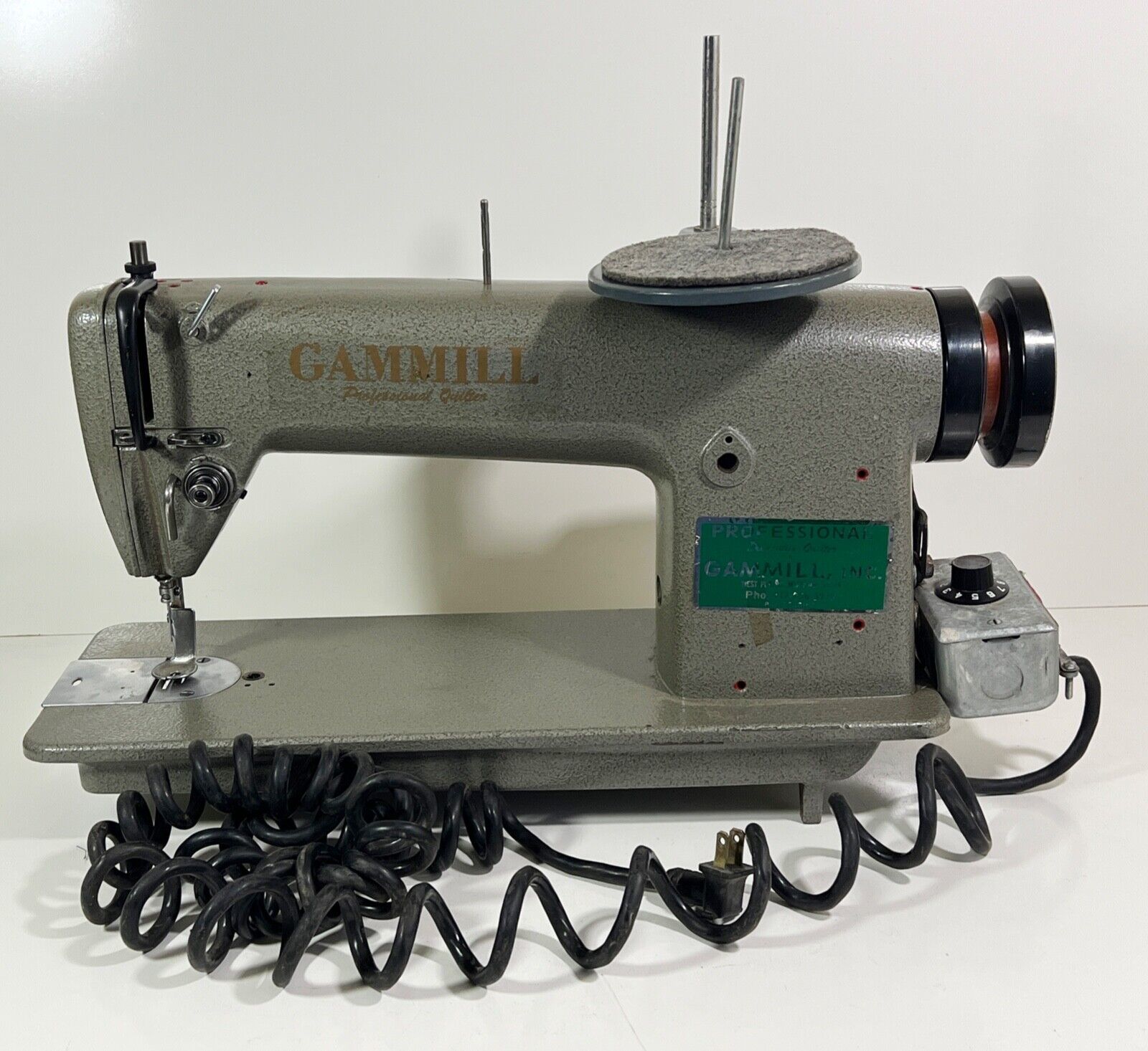 GAMMILL Professional Decorative Quilter Machine w/ Track (SEE PHOTOS ...