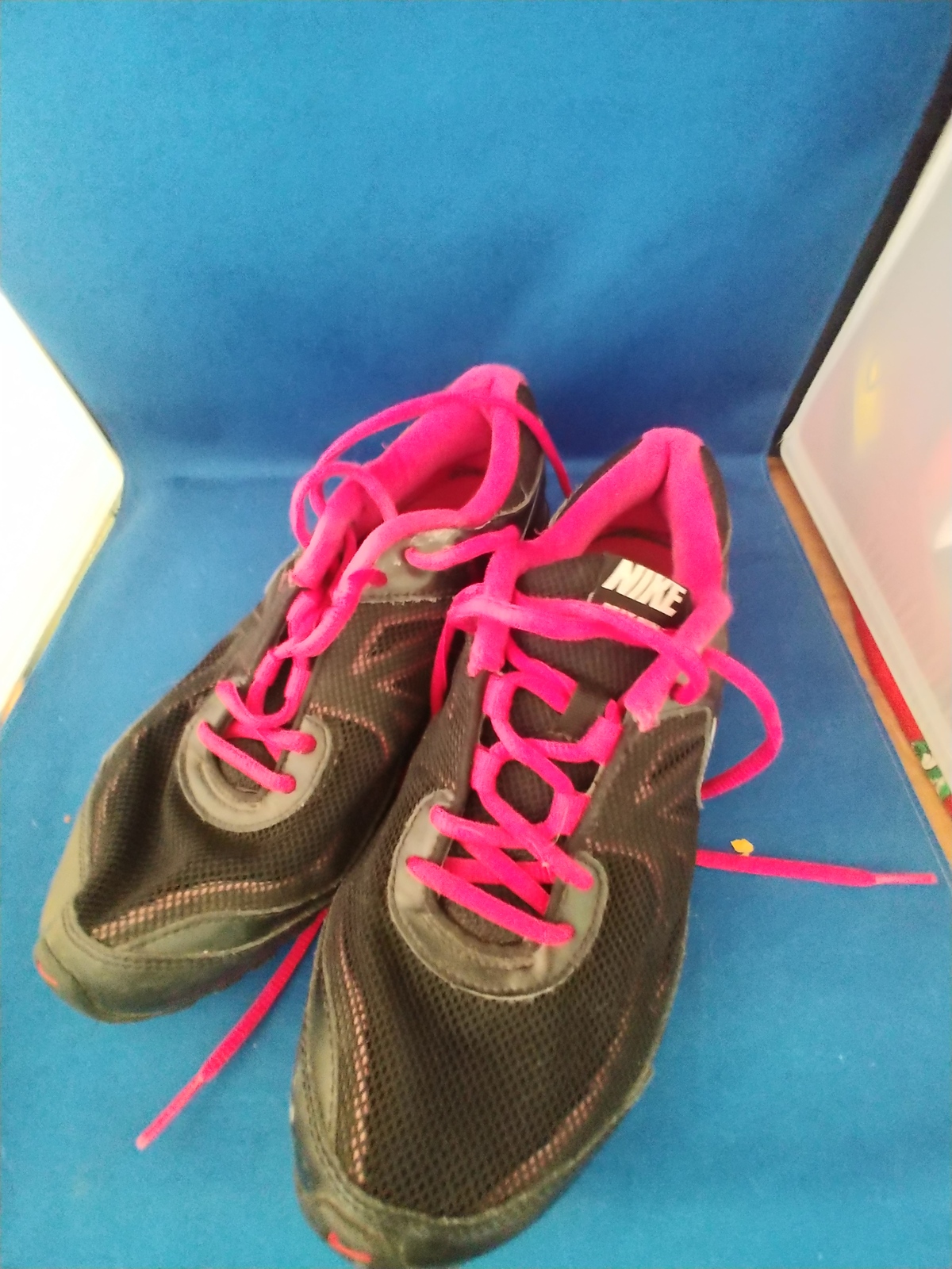 NIKE Reax Run 7 Black/Hot Pink/White Women’s Size 7 Running Shoes Women