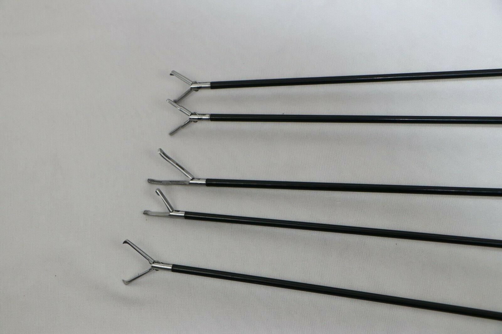 Laparoscopic Cobra Jaw 2x3 Dolphin Straight Tenaculam Crocie Olmi