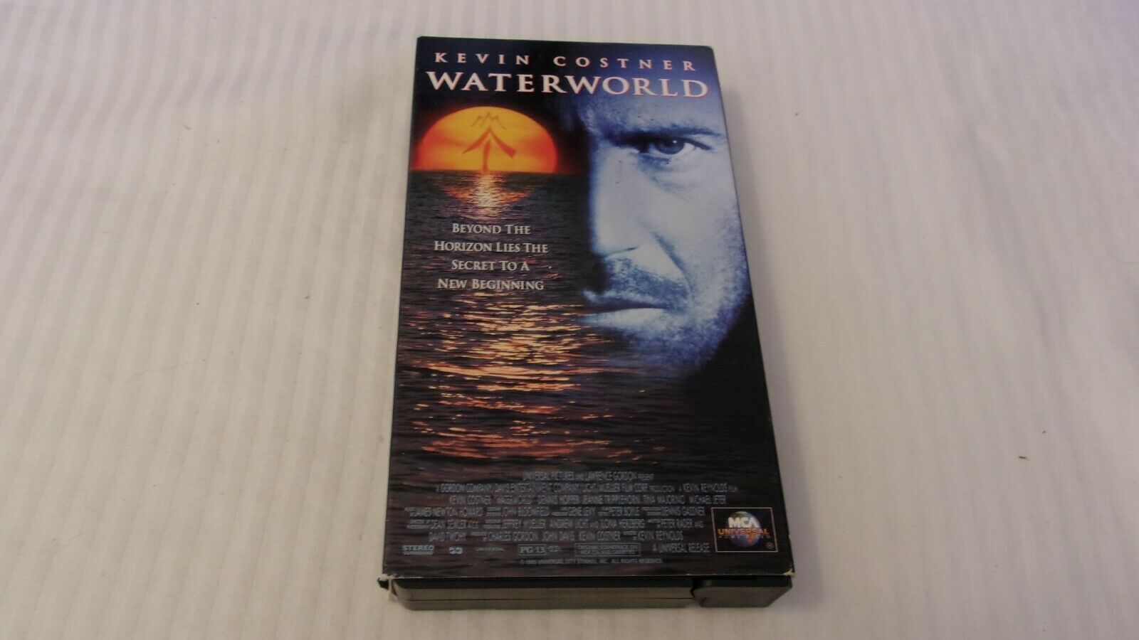 Waterworld (VHS, 1996) Kevin Costner, Dennis Hopper VHS Tapes