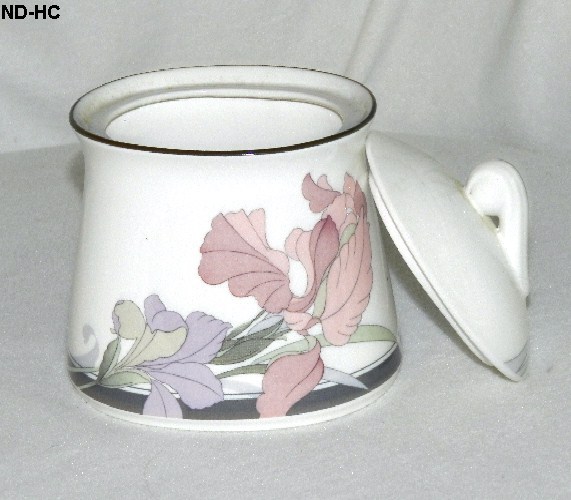 Noritake New Decade Cafe Du Soir Pattern Sugar and Creamer Set Cream