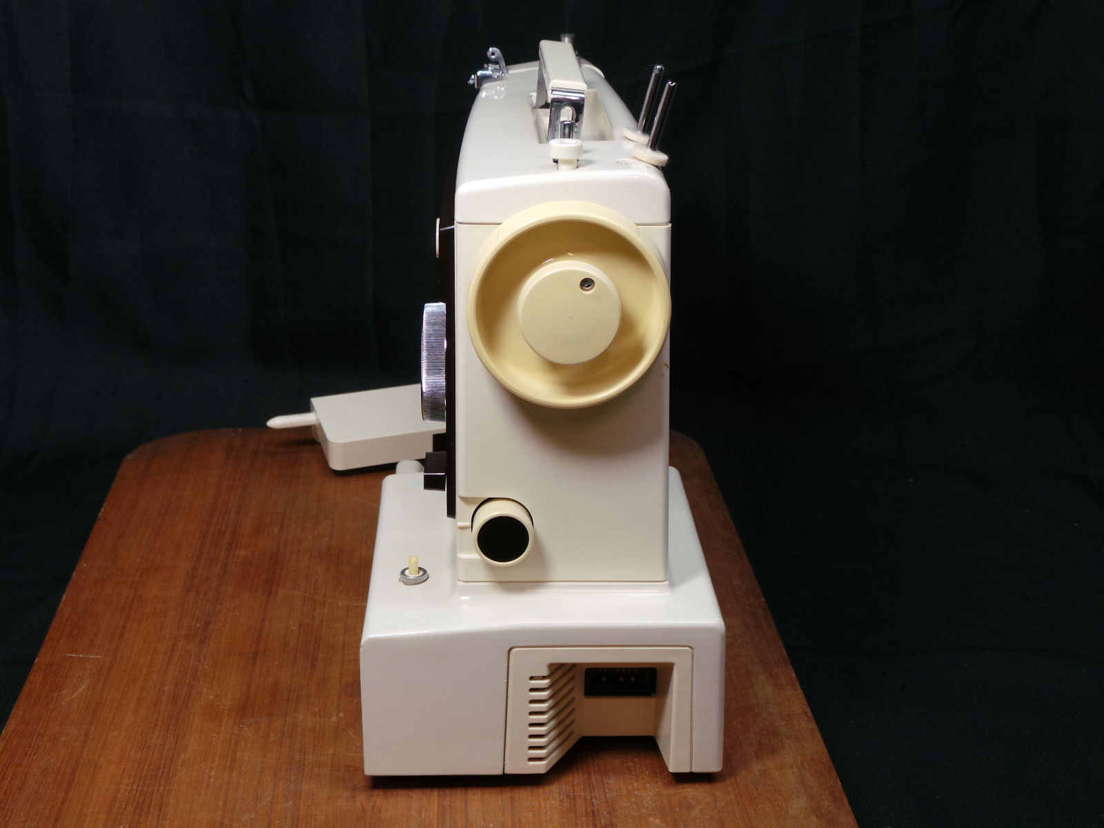 JoAnn Sonata Sewing Quilting Machine Very Nice Heavy Duty Portable