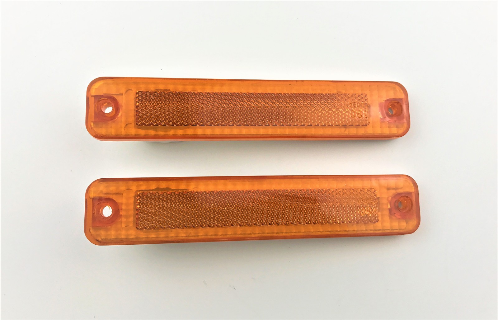 8388 FORD RANGER AMBER SIDE MARKER SET 8488 FORD BRONCO II 1 PAIR
