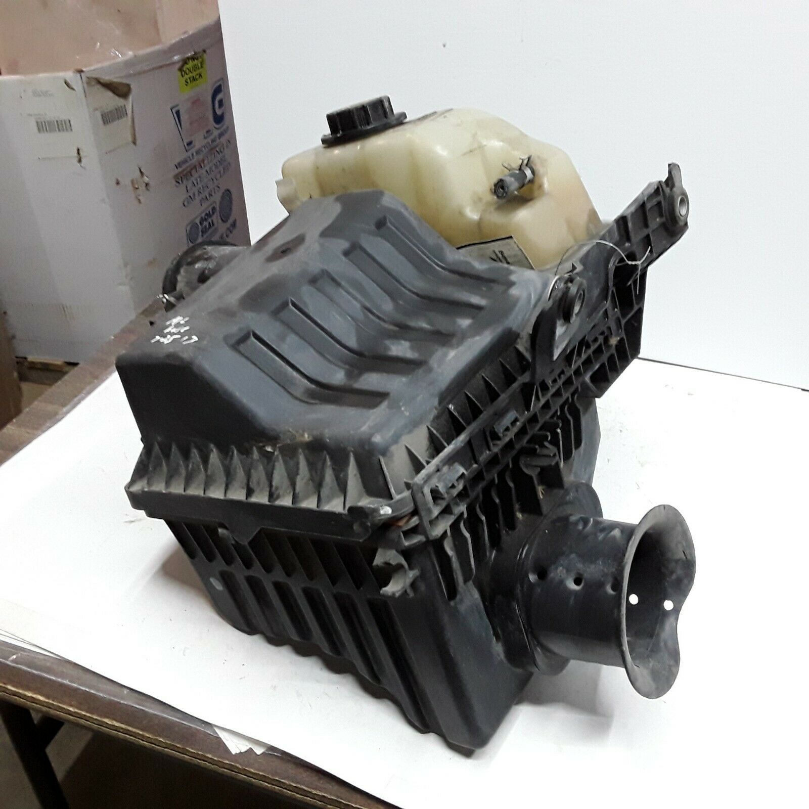 09 10 Ford F250 F350 gasoline engine air cleaner box OEM Air