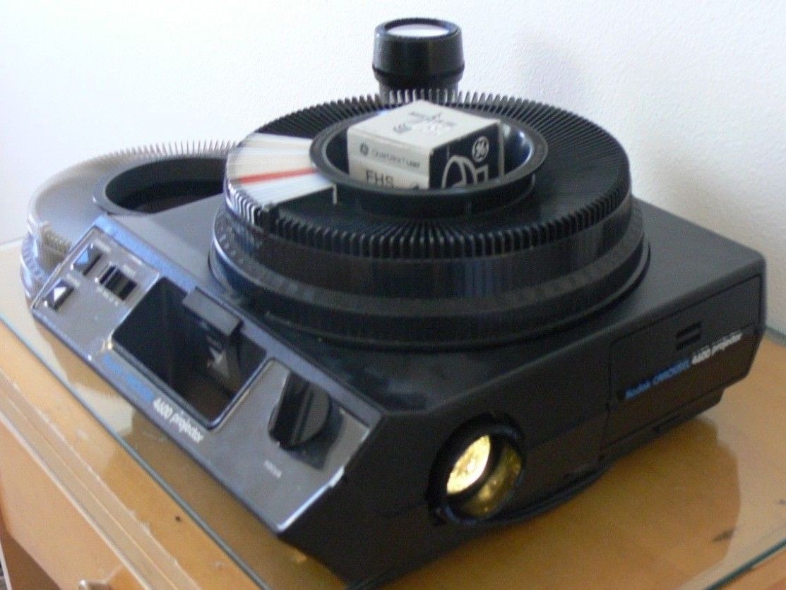 Vintage Kodak Carousel 4600 Slide Projector Remote,Tray,Extra Bulb