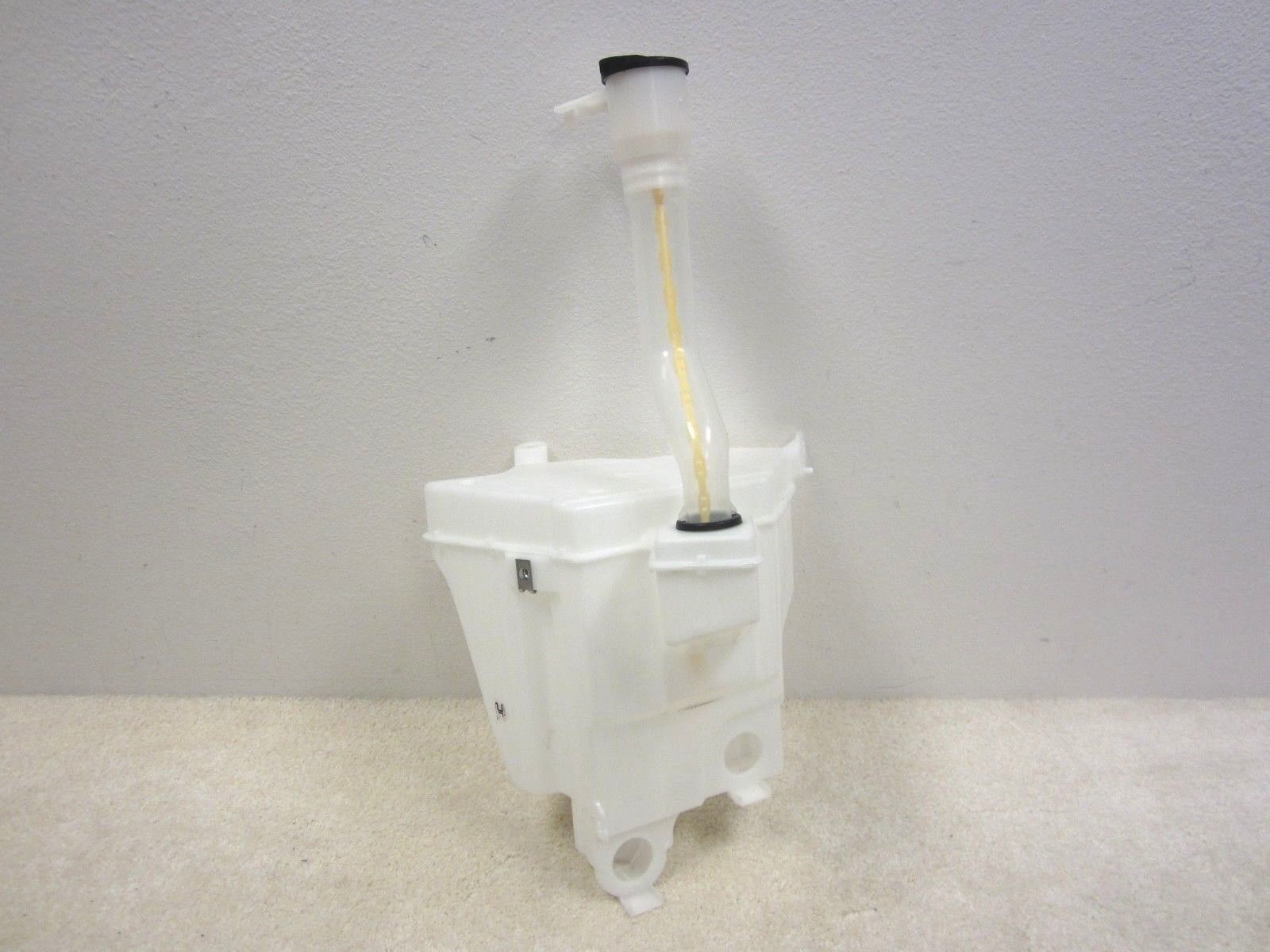 07 11 TOYOTA FJ CRUISER OEM WINDSHIELD WASHER RESERVOIR TANK 060851