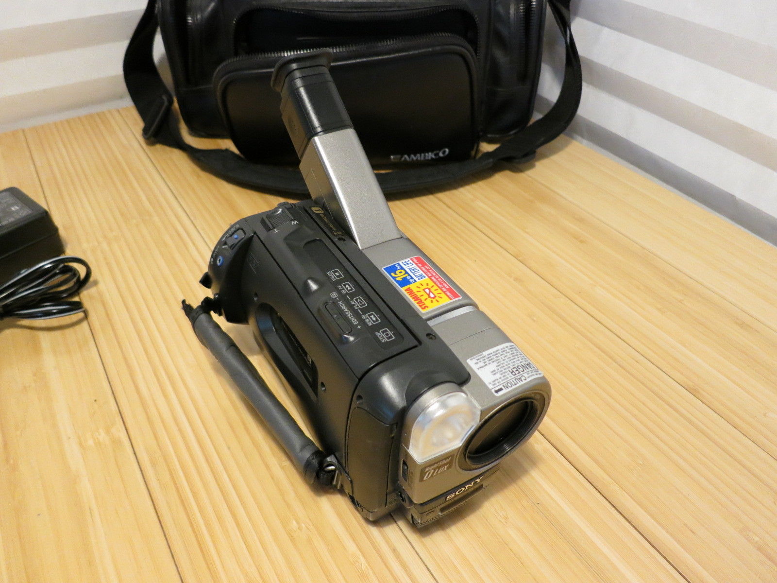 Sony CCDTRV37 "XR" Hi8, Video8 8mm Camcorder Tape Player Watch