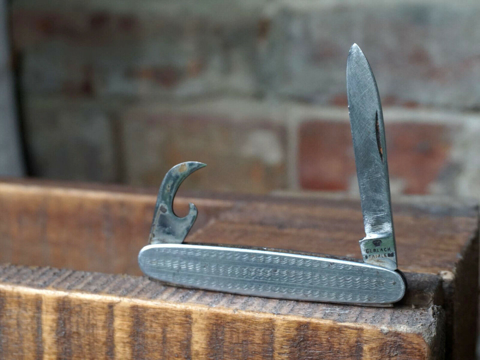 GERLACH Vintage Folding Blade Pocket Knife & Can Opener Crown Logo Hallmark Collectible