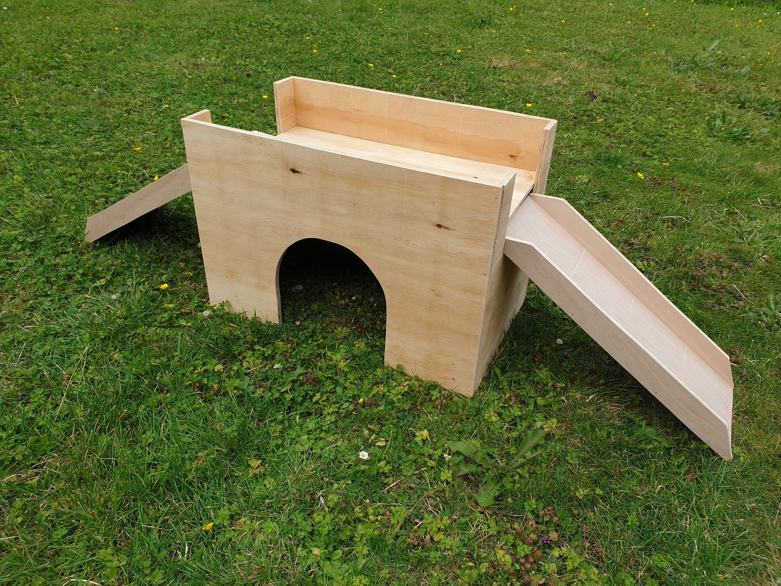 LARGE Rabbit Guinea Pig Castle Hideout Shelter playhouse small animal ...