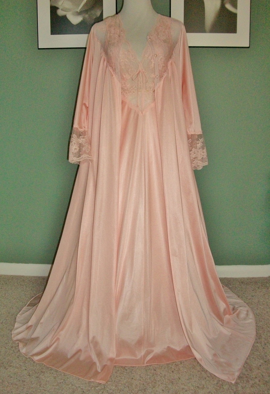 SOLD! Vtg RARE OLGA Peach LACE Gown & Robe Peignoir Set - Sleepwear & Robes
