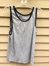 Men's Quiksilver Muscle / Sleeveless Grey Shirt Medium Size - $11.38