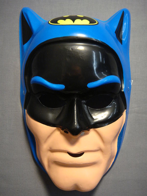 Primary image for DC COMICS JUSTICE LEAGUE BLUE BATMAN WITH LOGO HALLOWEEN MASK PVC NEW