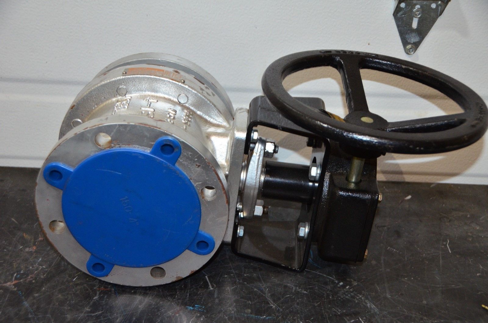 Dynatorque 7D332600 DT7 Manual Handwheel Actuator & Velan 4" WCB