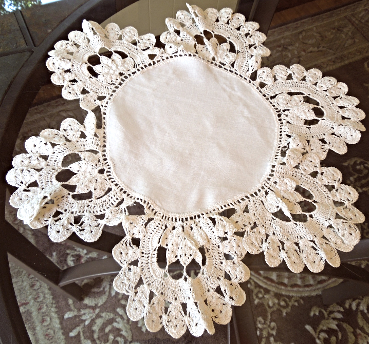 Antique Doiy 12"Linen Doily With Fancy Hand Crocheted Trim 4661 Doilies