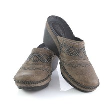 Clarks Artisan Distressed Brown Leather Mules Clogs Wedge Heels Womens 8.5 M - $34.47