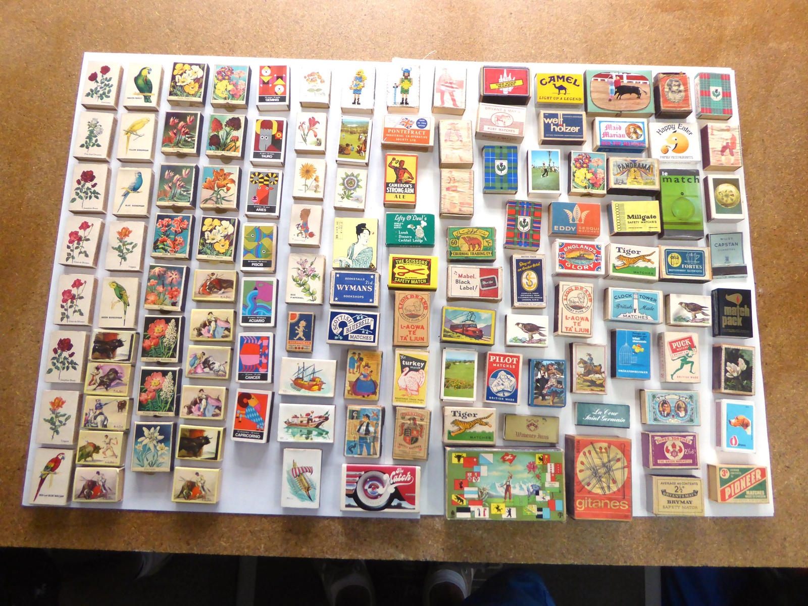 Large Collection of Vintage Matchbooks & Matchboxes, abt 550 in total