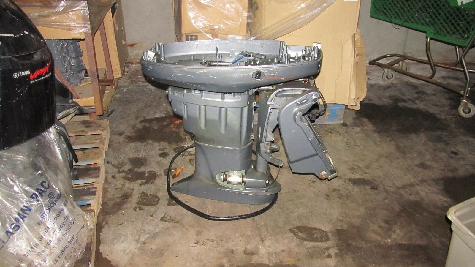 OEM 2014 YAMAHA F115HP 115 4 STROKE OUTBOARD MOTOR Midsection 20" Shaft