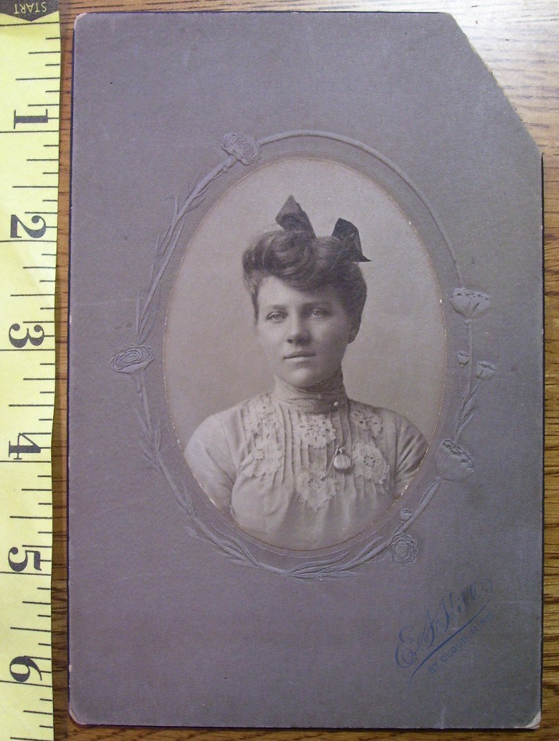 Cabinet Card Beauty Oval Style Nice Dress! c.1890-1910 - £2.40 GBP
