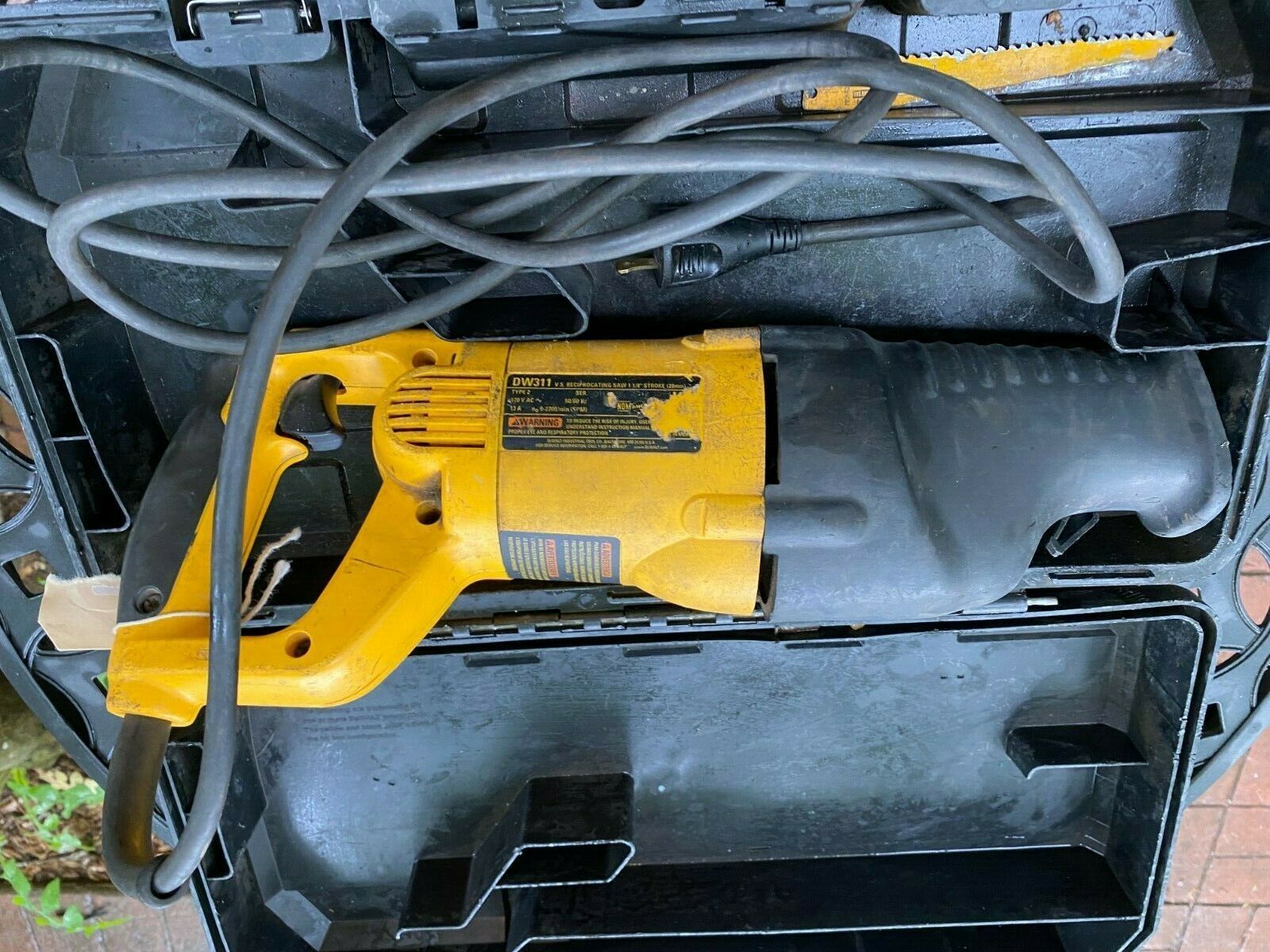 DeWalt DW311 Saw 13 Amp Heavy Duty Reciprocating Kit Corded Metal Wired