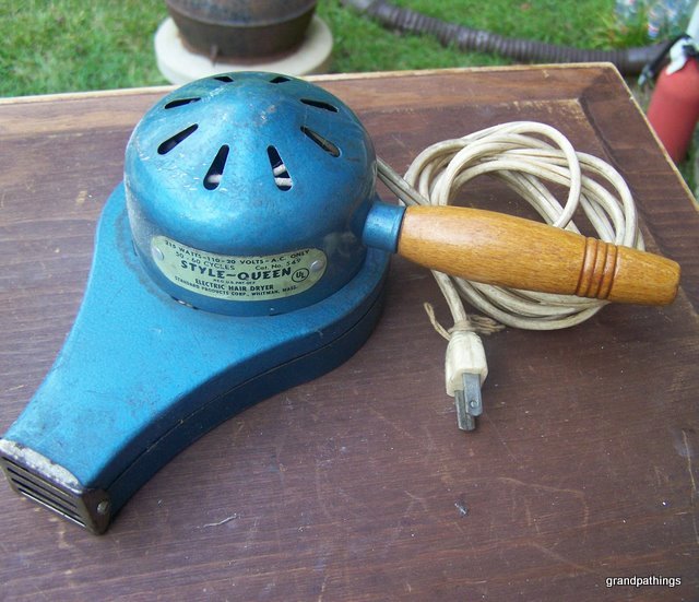 ANTIQUE STYLE QUEEN ELECTRIC HAIR DRYER Antiques