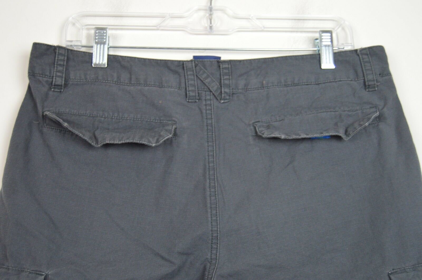 Nike Mens 32 Cargo Shorts Zippered Pockets 613644-060 small flaws - Shorts