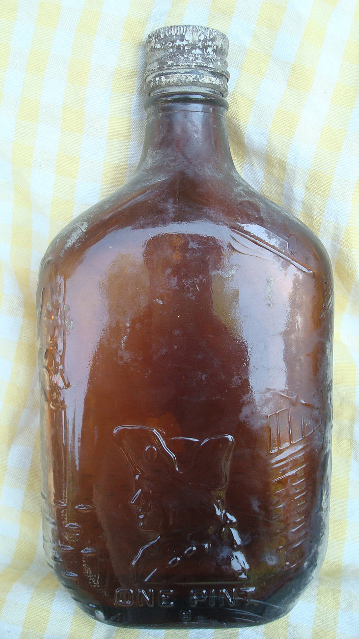 Beautiful Liquor Bottle Antique ships soldiers navy Bottles