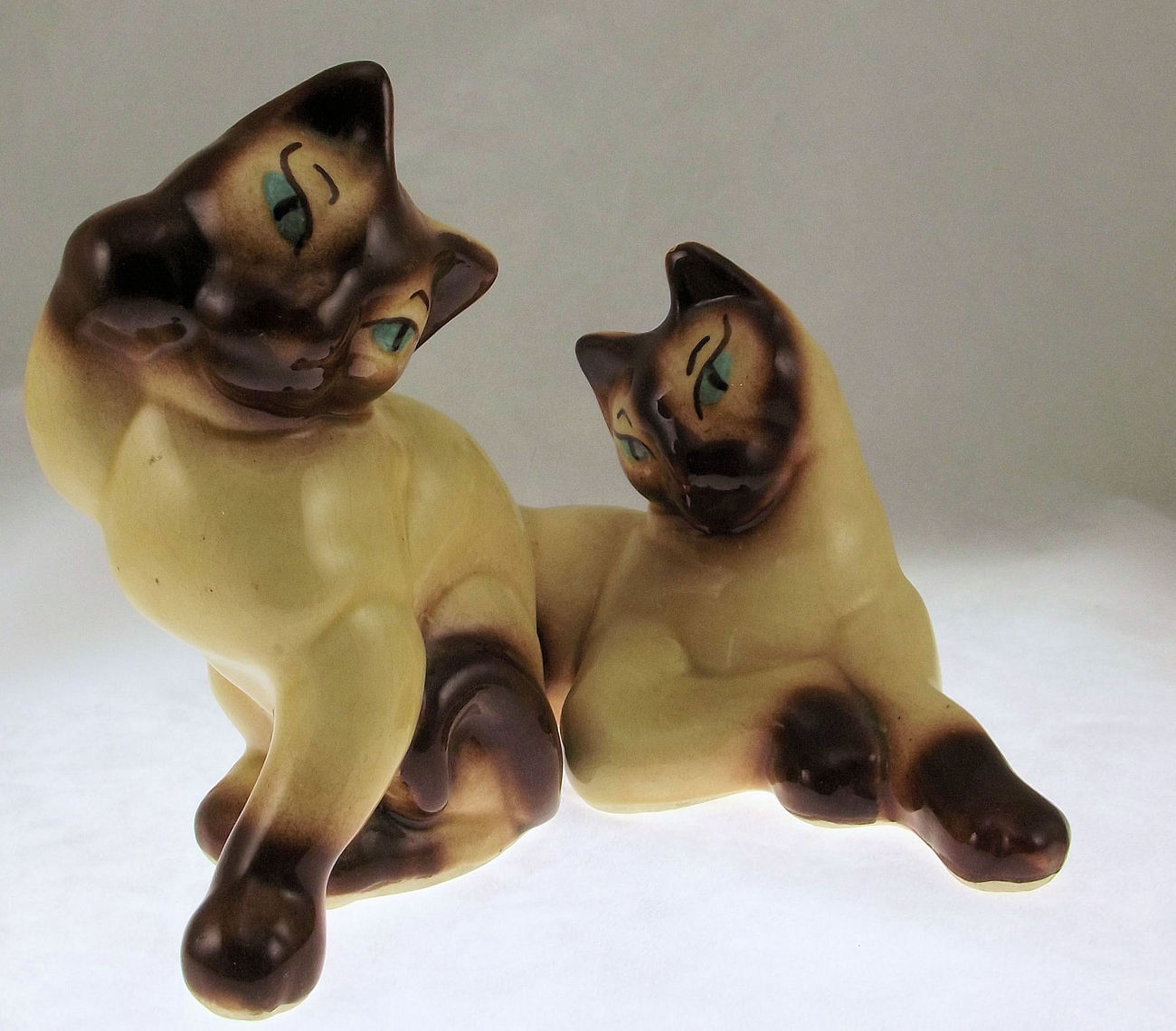 vintage siamese cat statue