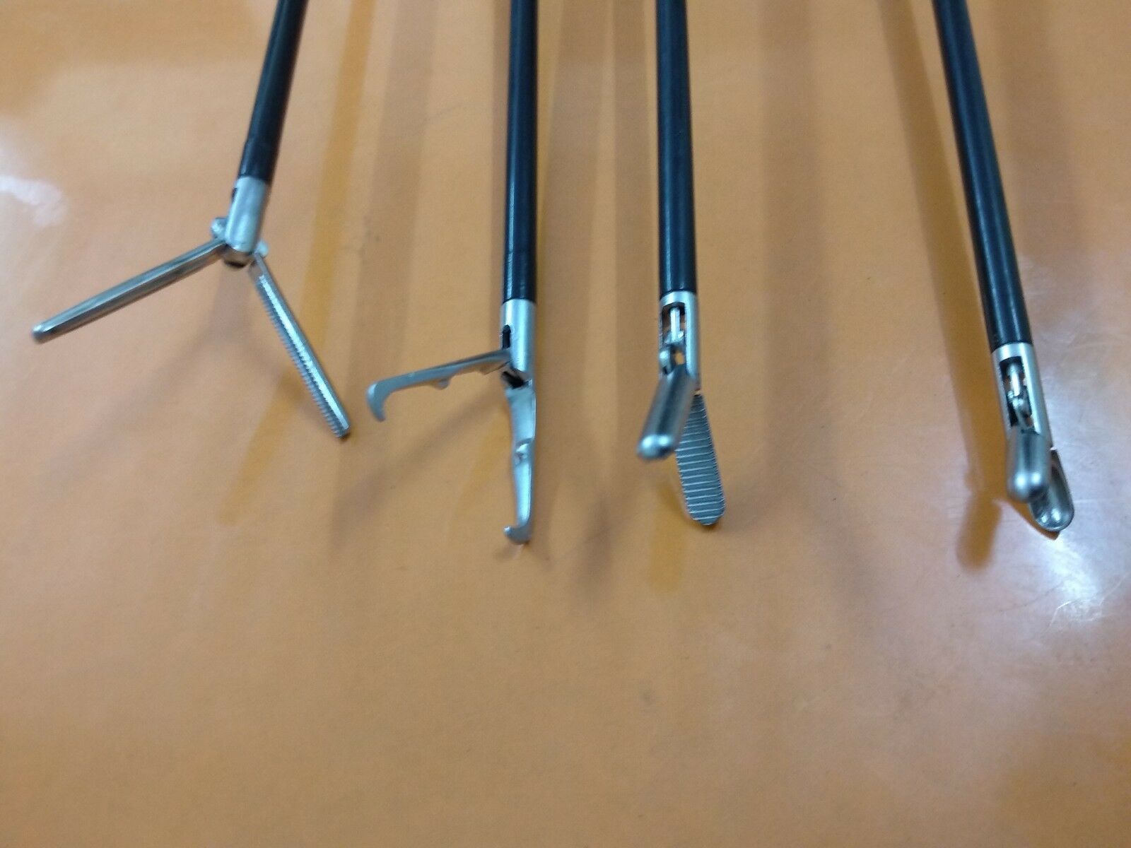 Laparoscopic De Bakey Atraumatic Forceps,Biopsy, Duck Bill Blunt