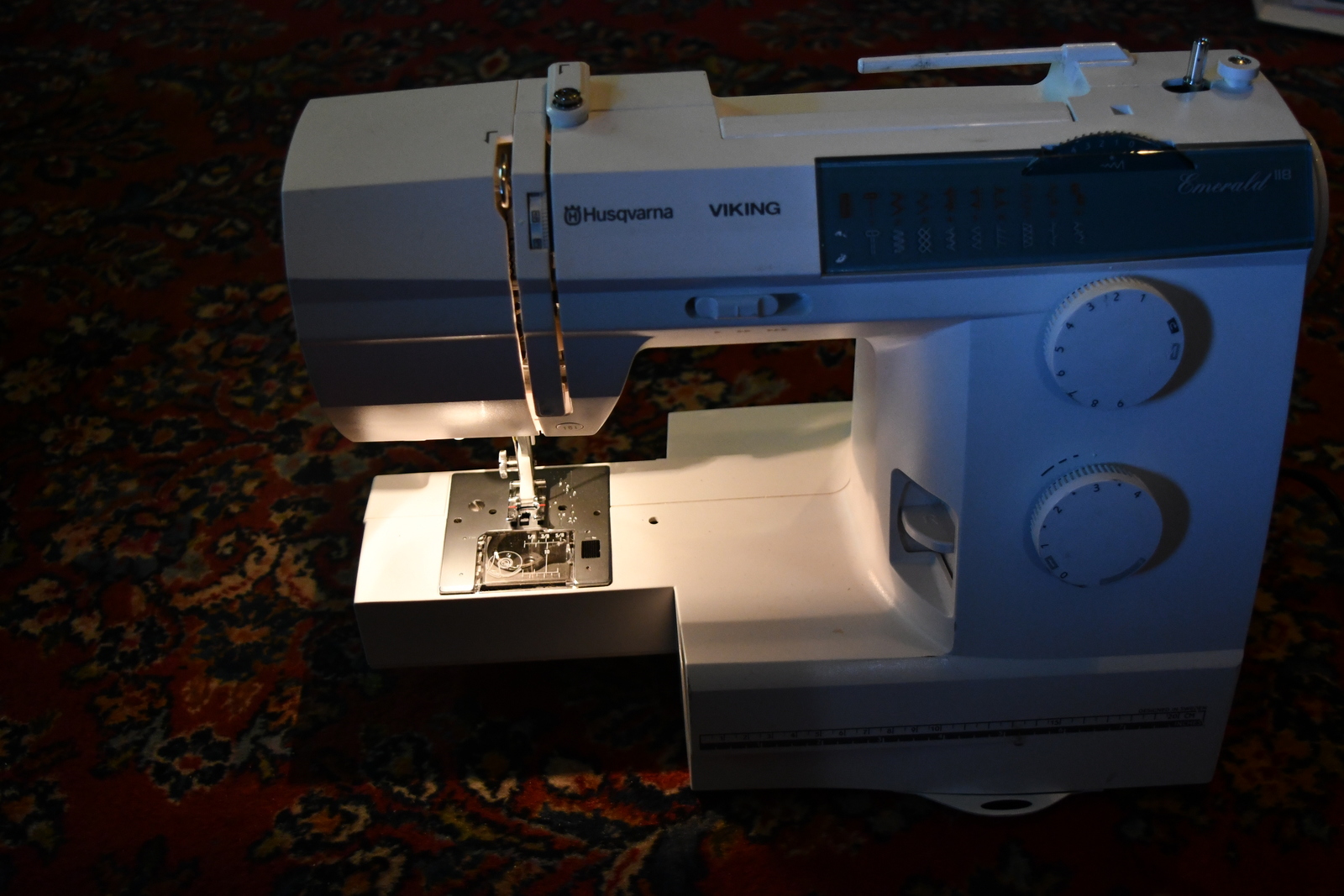 Husqvarna Viking Emerald 118 Sewing Machine No Pedal rare attic find