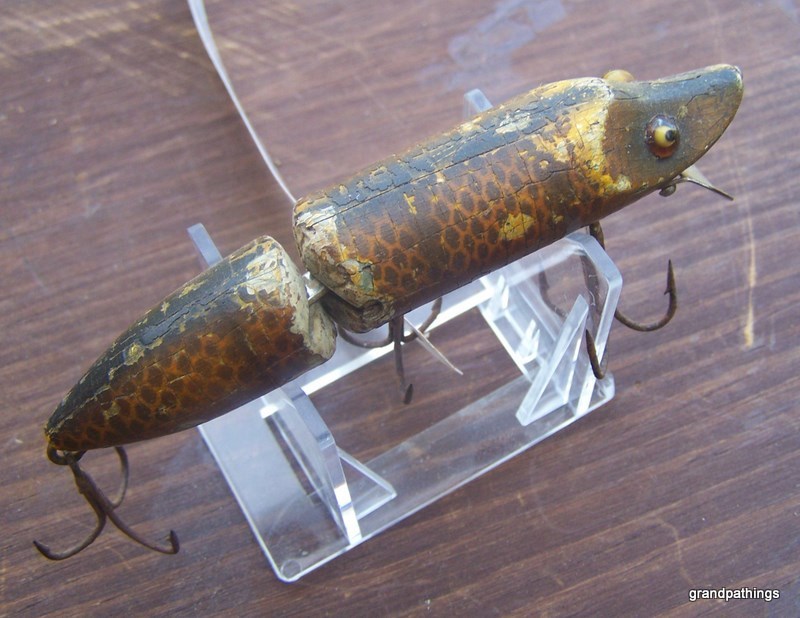 Heddon Dowagiac Antique jointed wood vamp lure - Collectibles