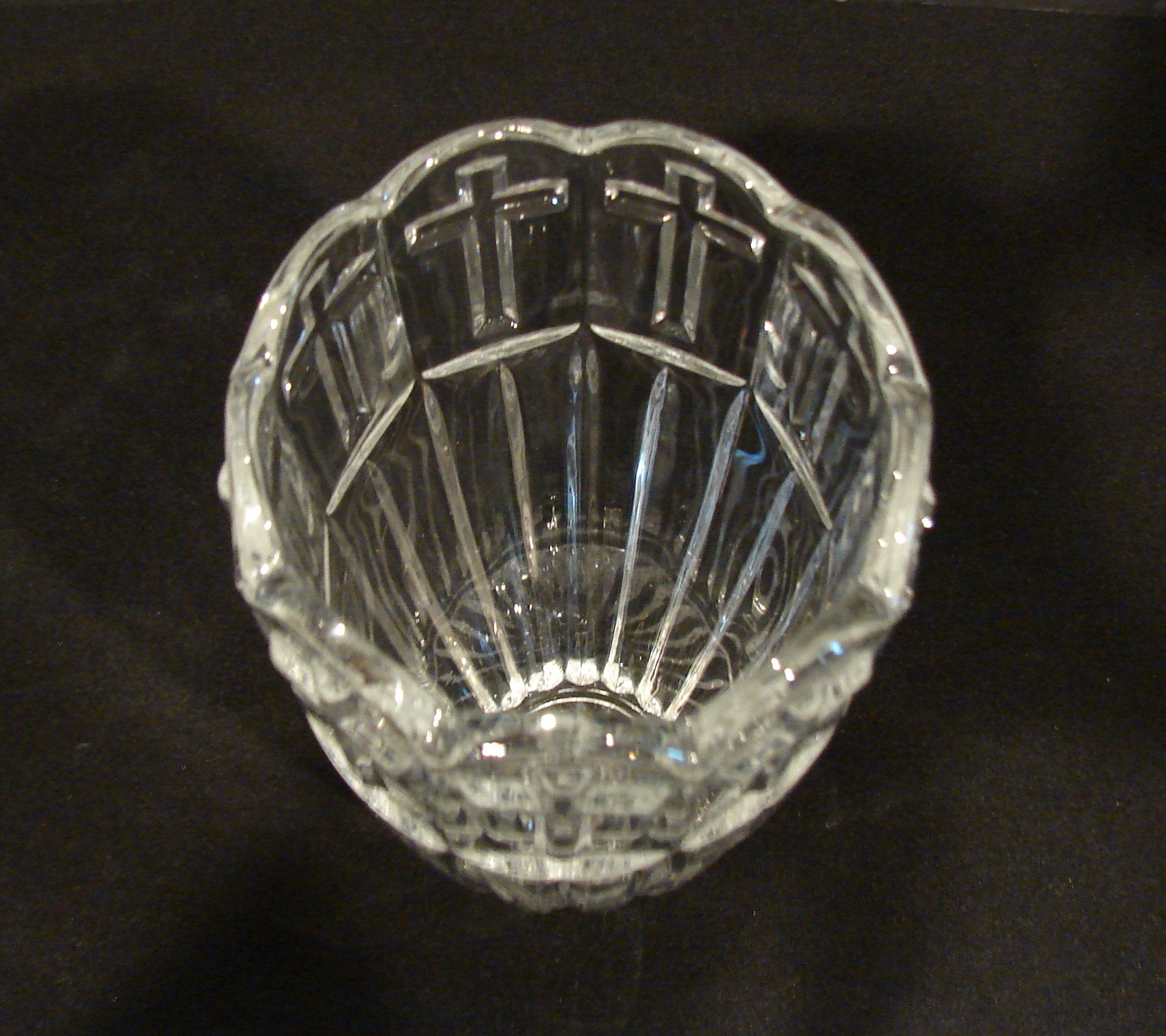 Fifth Avenue Crystal Devotion Vase, 7.5-Inch - Crystal