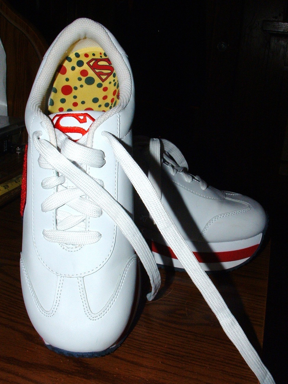 DC COMICS &quot; SUPERGIRL&quot; ATHLETIC SNEAKERS US SZ 10 Women