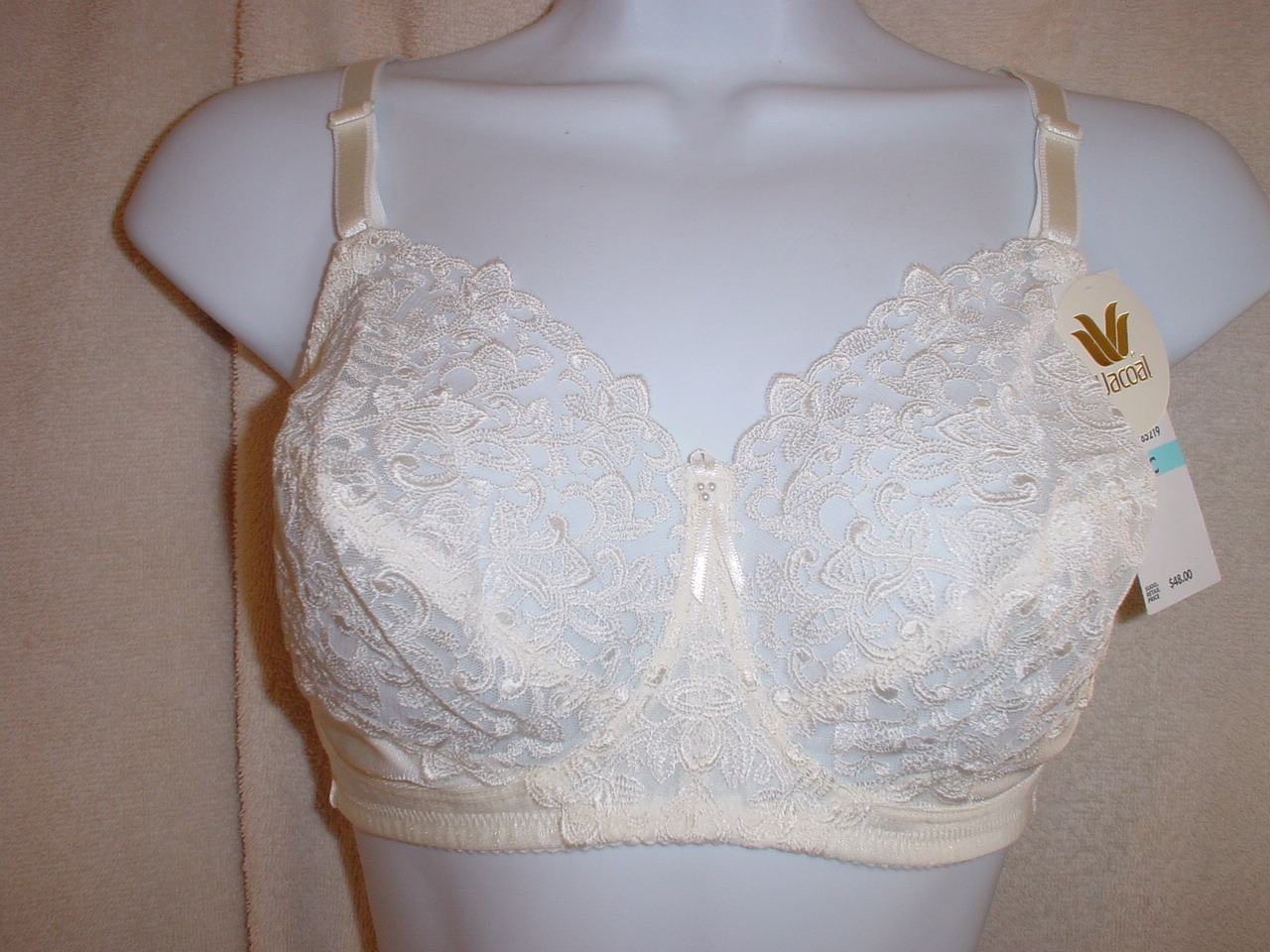 Wacoal 85219 Tapestry Embroidery Soft Cup Ivory 40B or 40C NWT - Bras