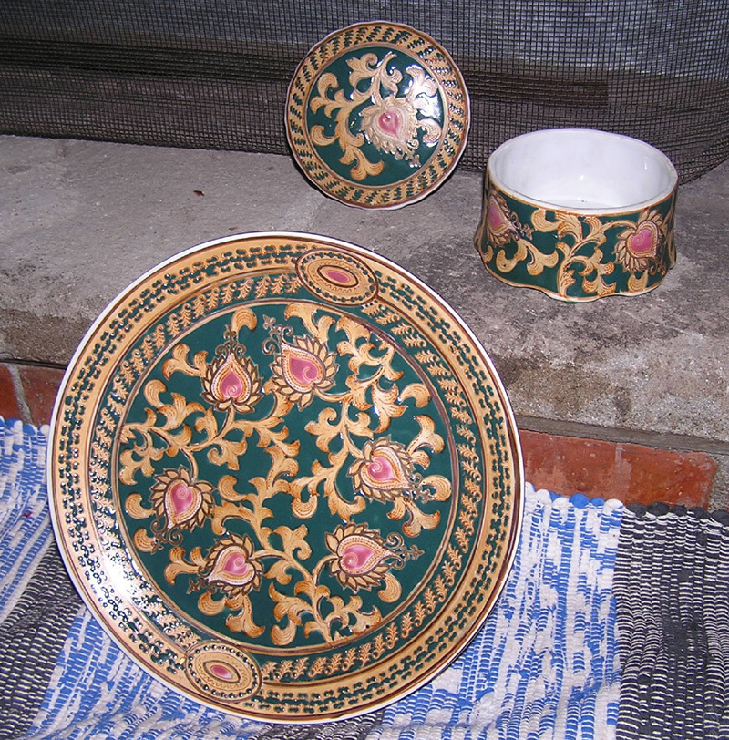 A Quality Product by Oriental Accent Set Plate Dish Collector Plates