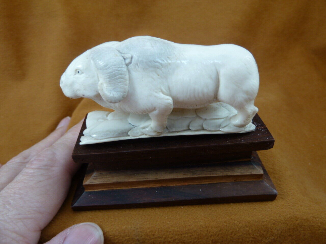 musk-8 white Musk Ox of shed ANTLER figurine Bali detailed carving ...