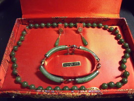 Jade necklace, bracelet and earring set in box-vintage - £229.42 GBP