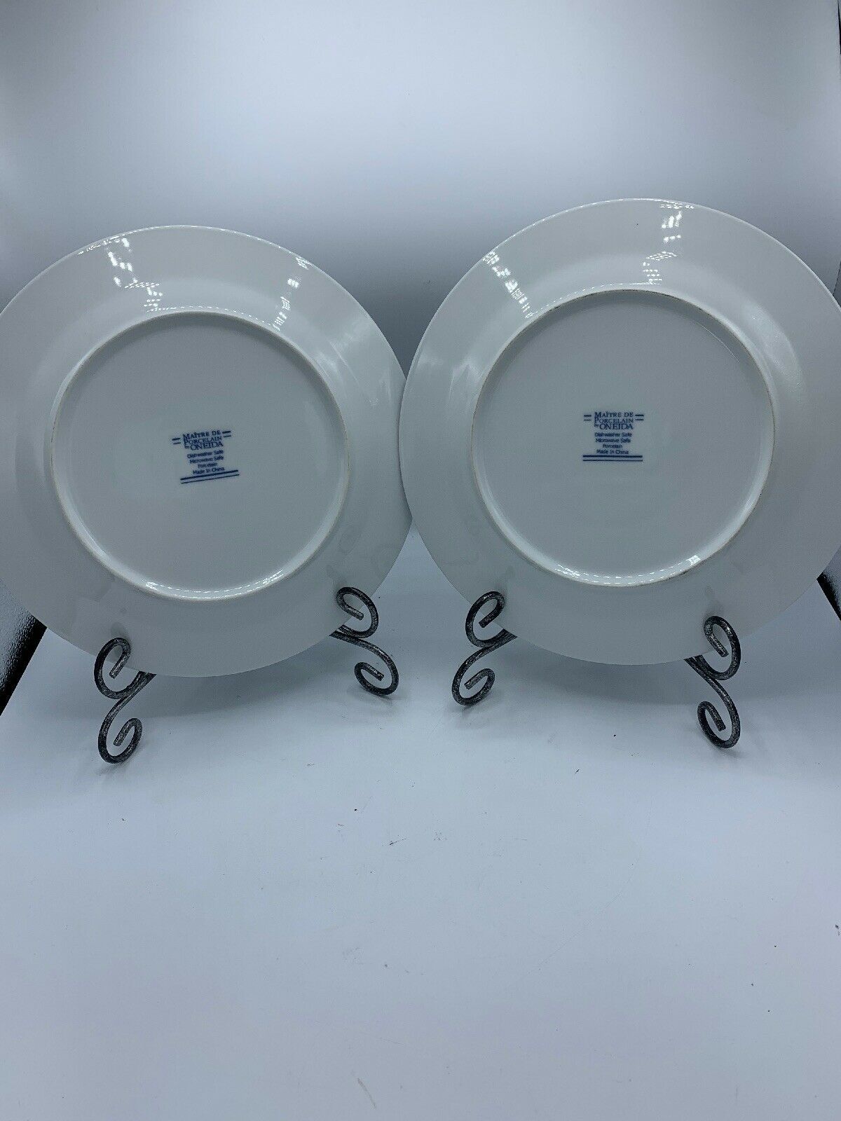 Maitre D' by Oneida 11" Dinner Plates Porcelain Blue Stripes White Set