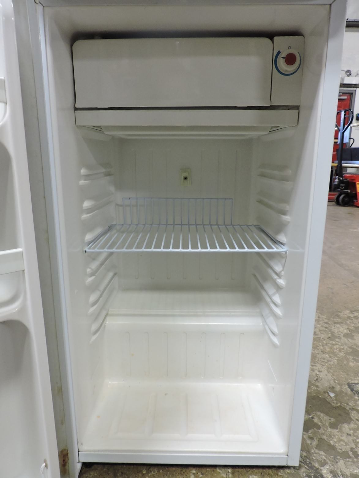 Danby DCR34W 3.2 Litre Compact Refrigerator / Mini Fridge