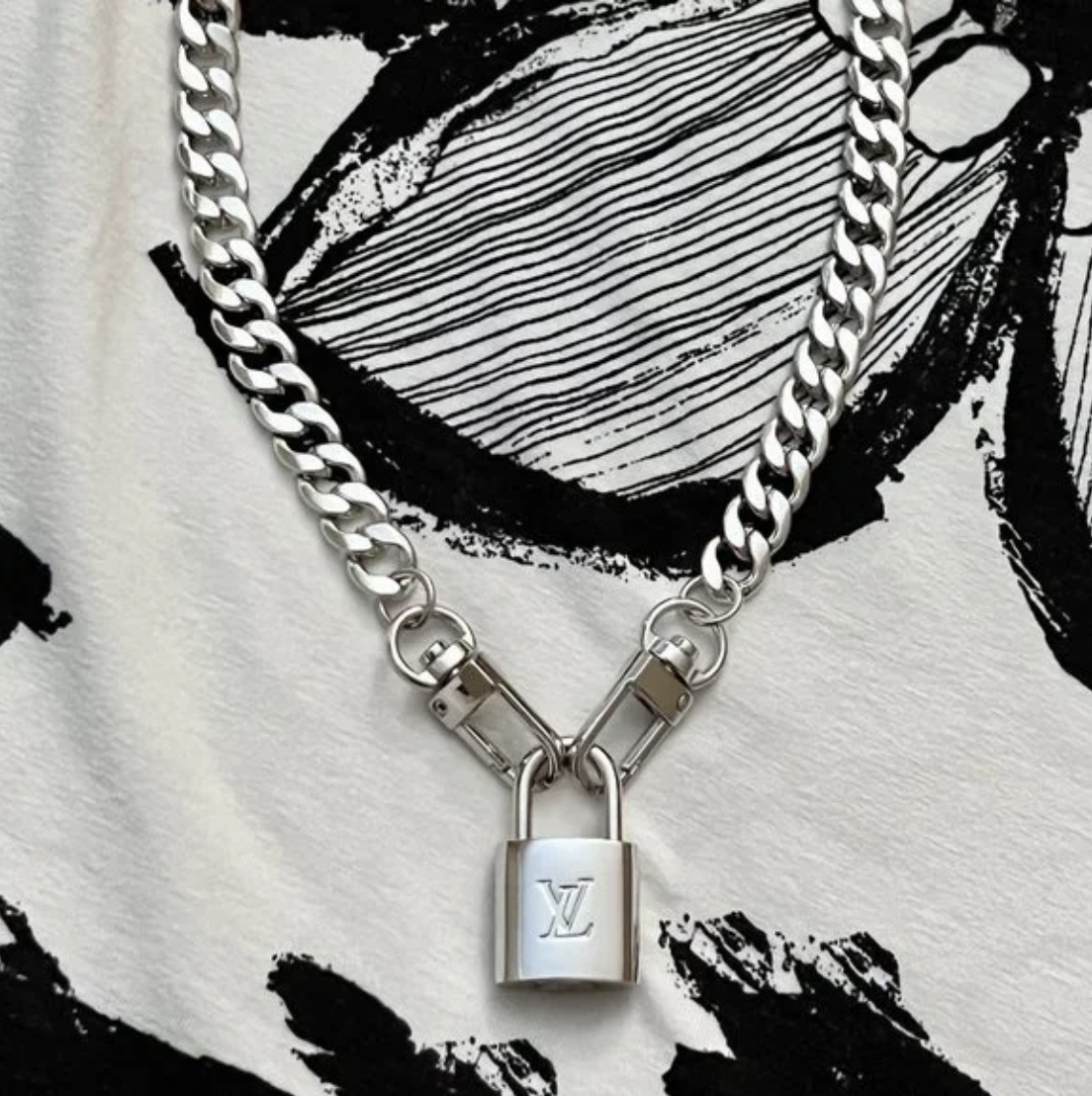 New Louis Vuitton Silver-Toned Lock with 18 Curb Chain Necklace
