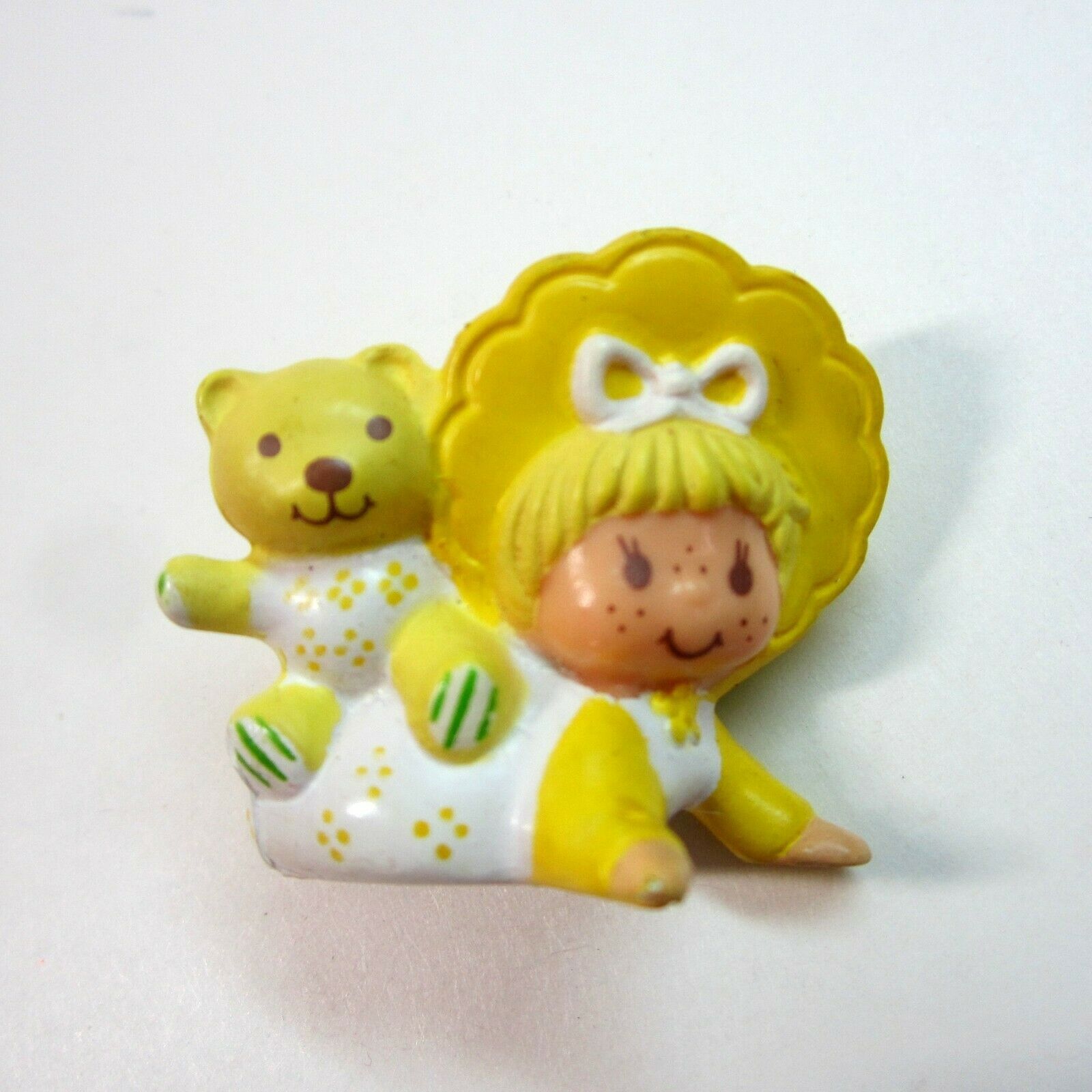 Primary image for Vintage Strawberry Shortcake Butter Cookie with Jelly Bear Miniature PVC Figure