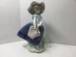 LLADRO Spain #5222 “Pretty Pickings” Porcelain Girl Sculpture Floppy Hat... - $99.00