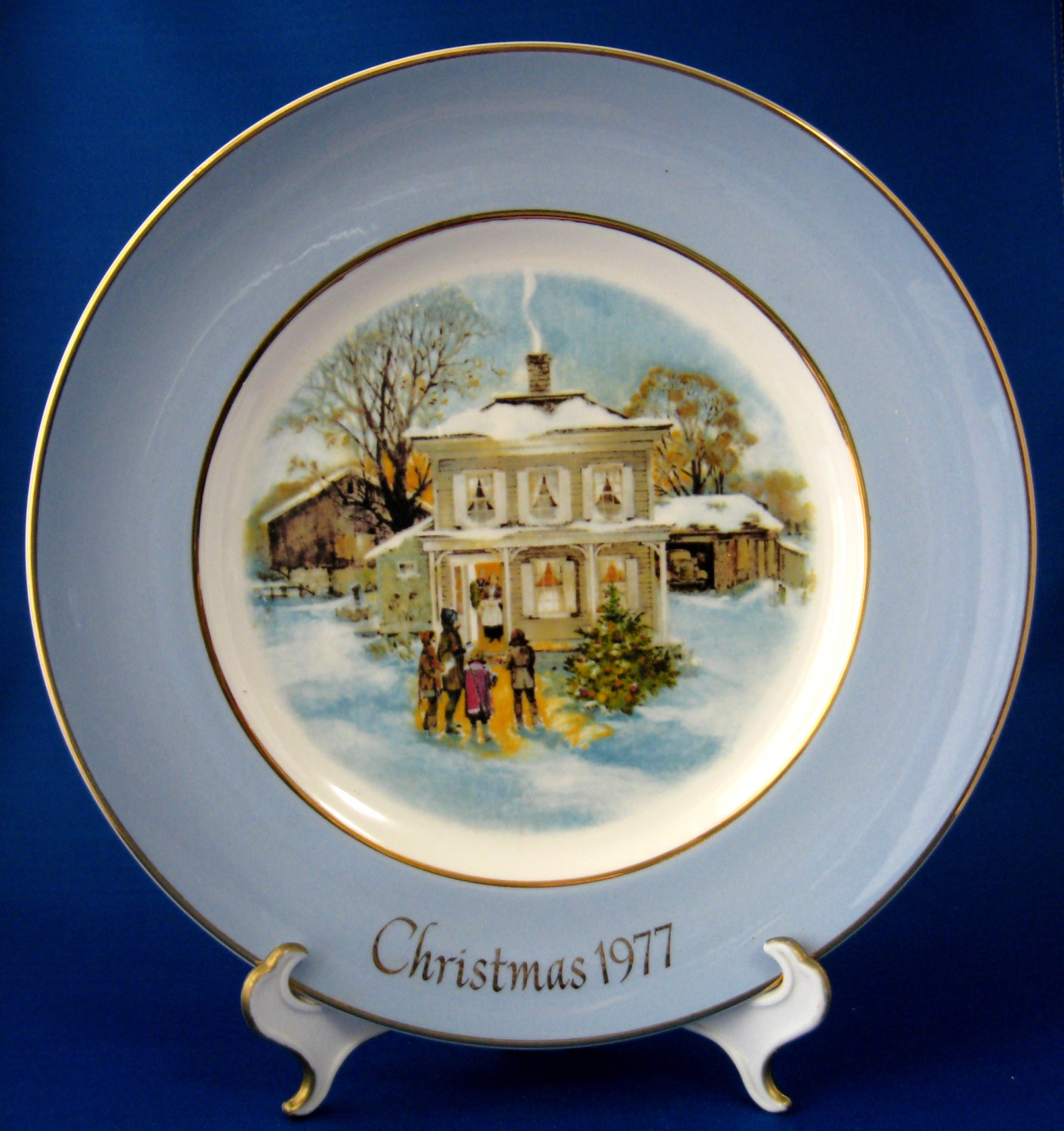 1977 AVON CHRISTMAS PLATE Carollers in the Snow Wedgewood for Avon Plate with Original Box Avon Collectible Plate
