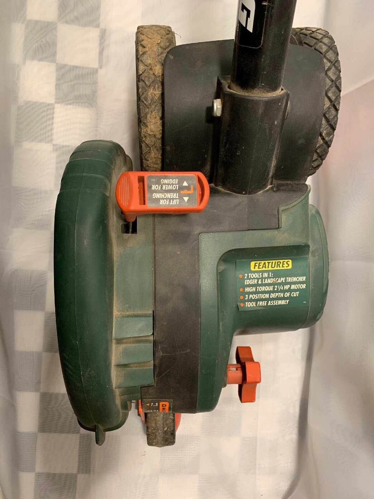 BLACK and DECKER Edge Hog Electric Lawn Edger LE750 Landscape Edgers