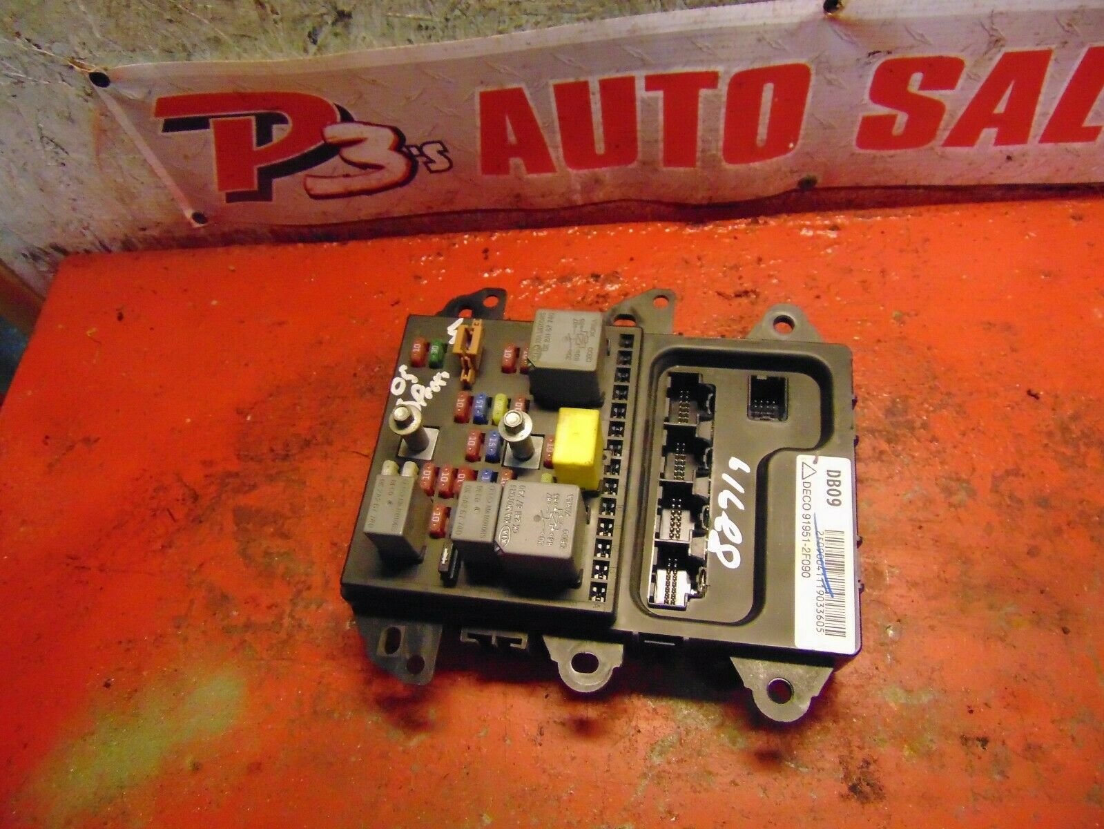 05 Kia Spectra 5 body control module interior fuse box panel 91951