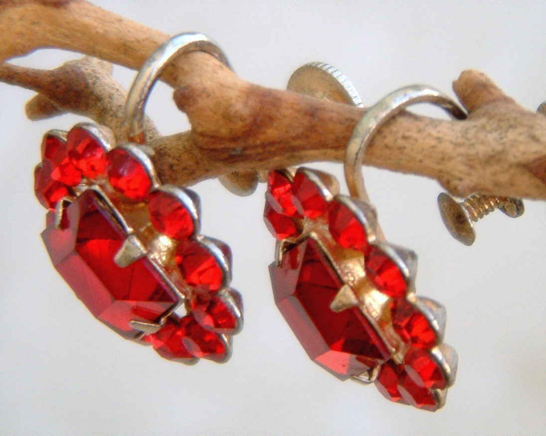 Vintage Rhinestone Earrings Ruby Red Flower Round Circle Screw Back